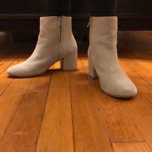 Selling blue/grey Urban Outfitters suede boots.